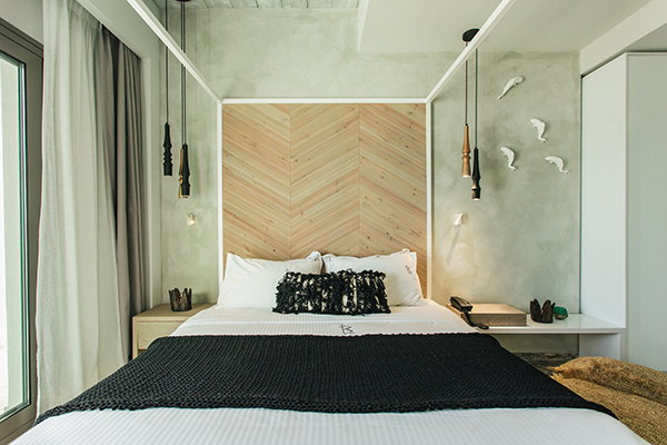 amazing-venue-honeymoon-greece-blue-carpet-luxury-suites_07