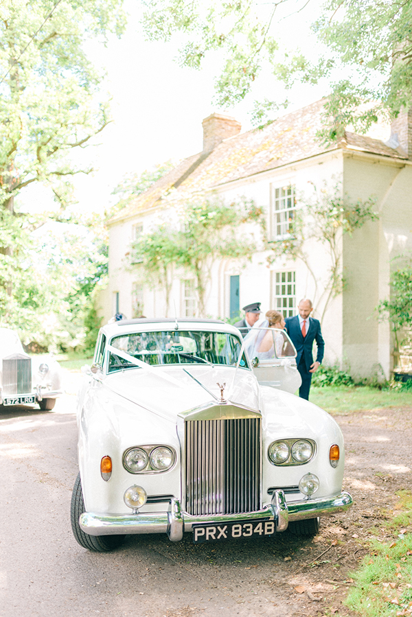beautiful-rustic-barn-wedding-13