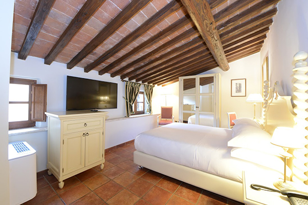 celebrate-specia-day-most-romantic-scenery-castello-di-leonina-siena-italy_06x