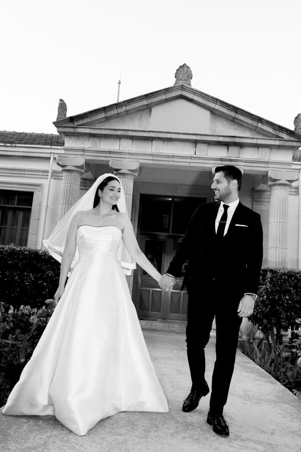 Chic Summer Wedding Nicosia Gorgeous White Flowers