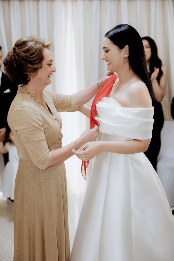 Chic Summer Wedding Nicosia Gorgeous White Flowers