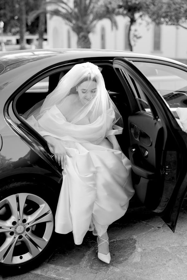 Chic Summer Wedding Nicosia Gorgeous White Flowers