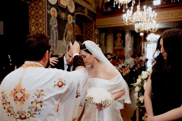 Chic Summer Wedding Nicosia Gorgeous White Flowers