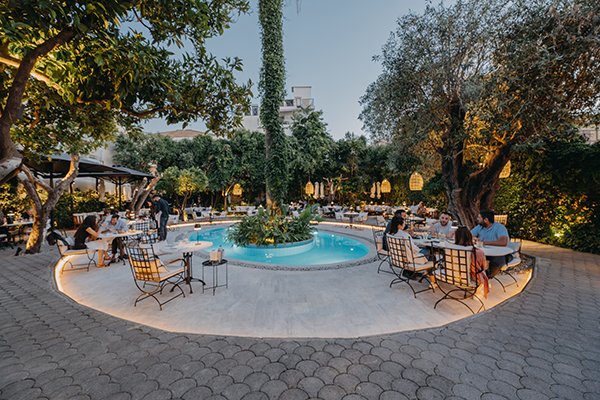 choose-the-bold-type-hotel-dreamy-wedding-reception_11