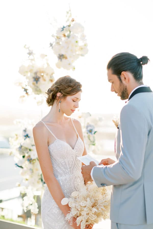 Coastal Styled Shoot With Ethereal Blooms Abaton Island Resort