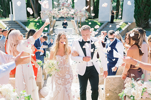flower-filled-wedding-spain-blush-pink-details_25