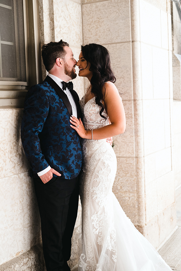 gold-white-summer-wedding-canada-romantic-touches_04