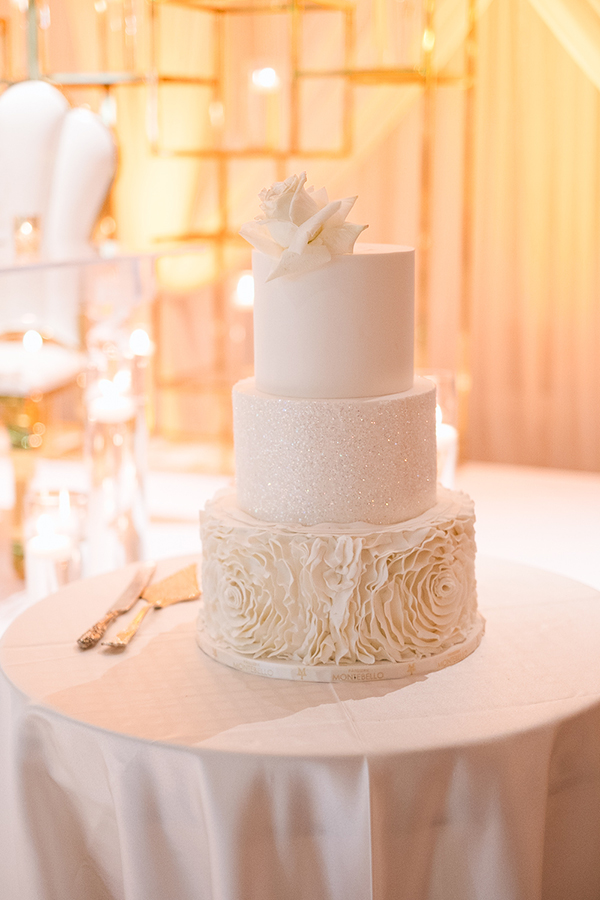 gold-white-summer-wedding-canada-romantic-touches_27