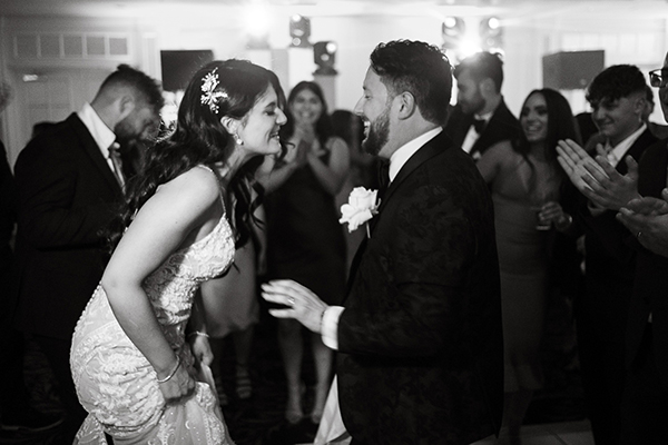 gold-white-summer-wedding-canada-romantic-touches_32