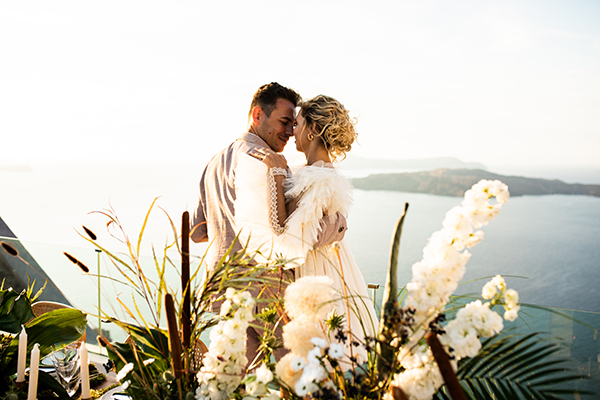 Gorgeous styled shoot in Santorini with chic details Gorgeous styled shoot in Santorini with chic details