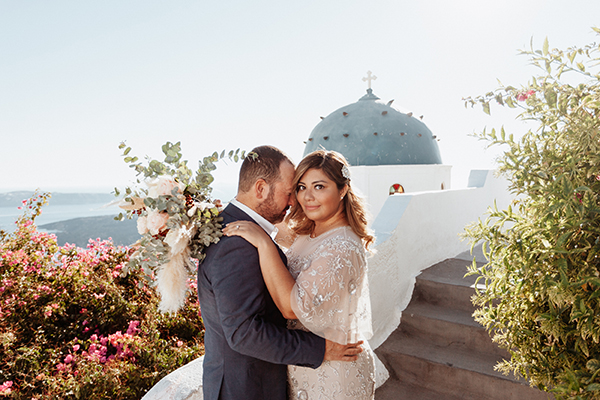 An intimate cliffside vow renewal in Santorini with the most beautiful florals│ Heidi & Jose An intimate cliffside vow renewal in Santorini with the most beautiful florals│ Heidi & Jose