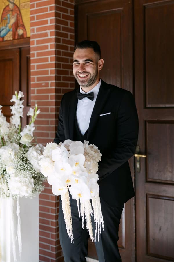 modern-elegance-bold-black-details-chic-nicosia-wedding_17