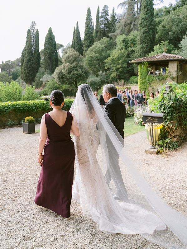 modern-garden-wedding-florence-italy-lush-florals_19