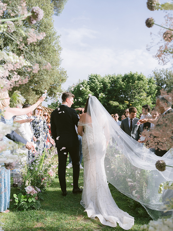 modern-garden-wedding-florence-italy-lush-florals_23