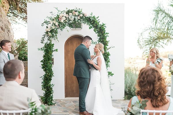 A Romantic Outdoor Wedding in Crete with white florals | Oksana & Andrew A Romantic Outdoor Wedding in Crete with white florals | Oksana & Andrew