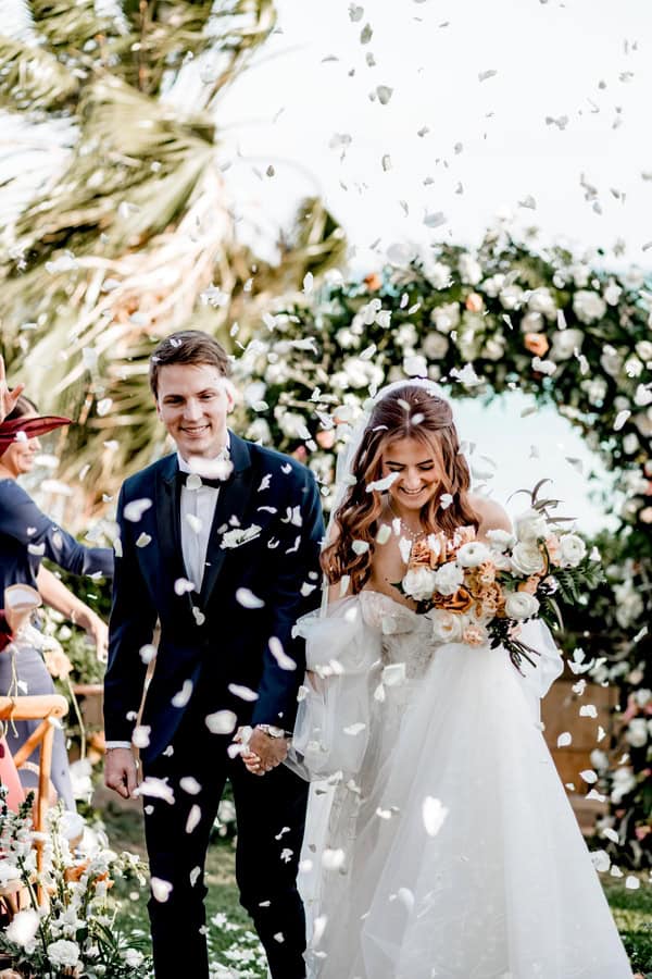 Spring Wedding Columbia Beach Resort Romantic White Terracotta Flowers