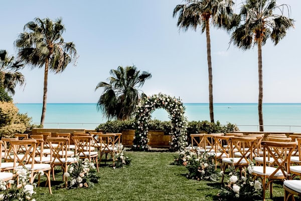 Spring Wedding Columbia Beach Resort Romantic White Terracotta Flowers
