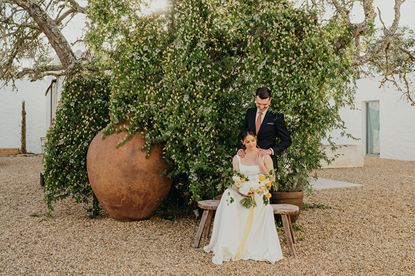 Idyllic spring wedding in Portugal with bright yellow flowers | Patricia & Christian Idyllic spring wedding in Portugal with bright yellow flowers | Patricia & Christian