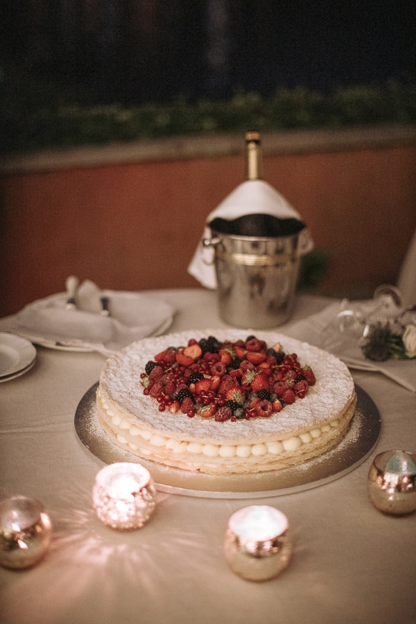 stylish-romantic-wedding-italy-wonderful-floral-arrangements_32