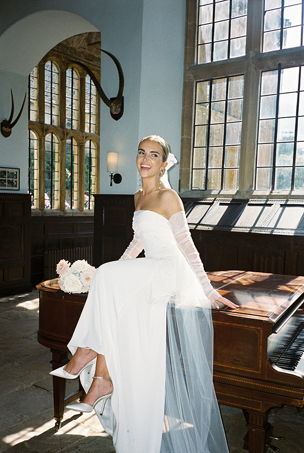 stylish-summer-wedding-yeovil-uk-vintage-touches_03x