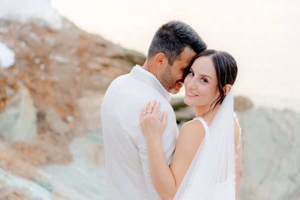 Summer celebration in Kythnos with effortless minimal chic details | Nora & Spyros