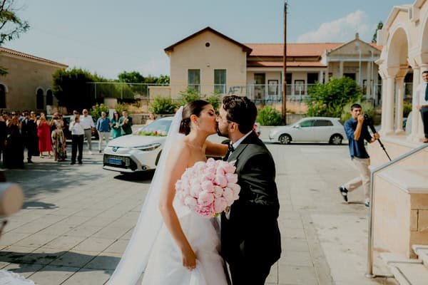 Summer Wedding With Vibrant Flowers