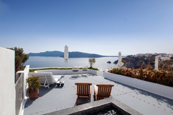 Have an unforgettable honeymoon in Santorini Have an unforgettable honeymoon in Santorini