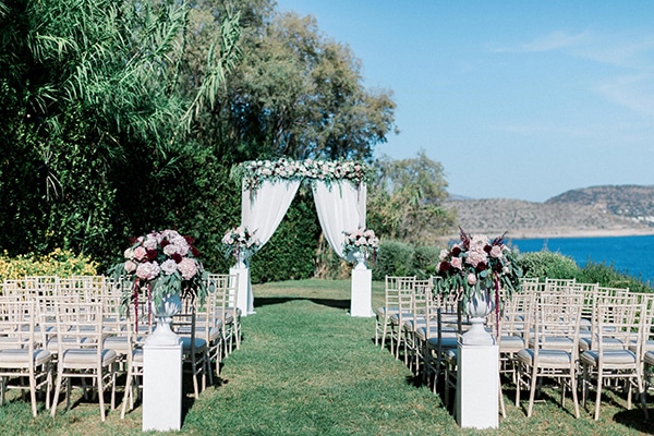 Wedding decoration ideas in burgundy and pale pink hues Wedding decoration ideas in burgundy and pale pink hues